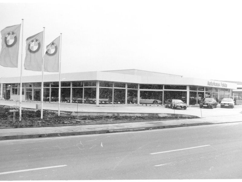 Umzug in das neu gebaute Autohaus