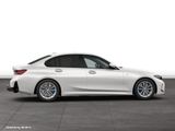 BMW 330e Limousine
