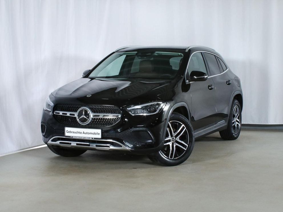 MERCEDES-BENZ GLA 200 d AHK LED ACC NAVI Kamera Pano Sportsitz