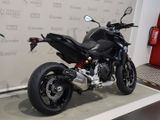 BMW F 900 R DEAL-BOXENSTOP Triple Black Dynamik/ Komfort Pak.