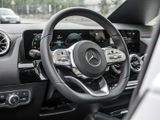 MERCEDES-BENZ EQA 300 4M , AMG DISTR PANO SPUR STANDH AHK SHZ