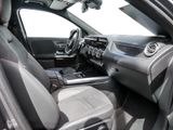 MERCEDES-BENZ GLA 200 d // AMG Navi LED Distr Spur PDC AHK