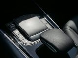 MERCEDES-BENZ EQA 250 // NIGHT PROGRESSIVE DISTR SPUR STANDH