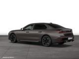 BMW M760e xDrive Limousine