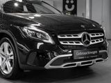 MERCEDES-BENZ GLA 180 Sport Utility Vehicle AHK PDC SHZ