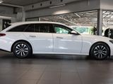 MERCEDES-BENZ E 220 T d , AVANTGARDE BURM AHK DISTR KAMERA PDC