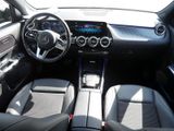 MERCEDES-BENZ EQA 250 // NIGHT PROGRESSIVE DISTR SPUR STANDH