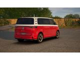 VW ID. Buzz Pro langer Radstand Motor: 210 kW (286 PS) 86 kWh Getriebe: 1-Gang-Automatikgetriebe Radstand: 3239 mm LR