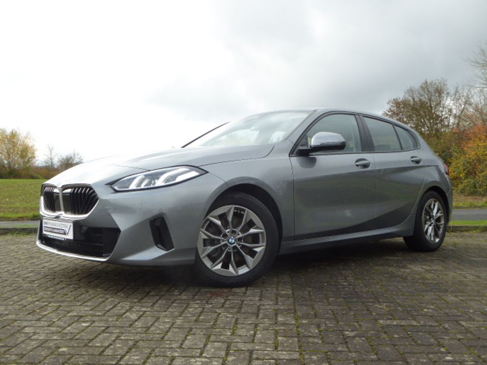 BMW 120 Navi LED Rückfahrkamera Sitzheizung