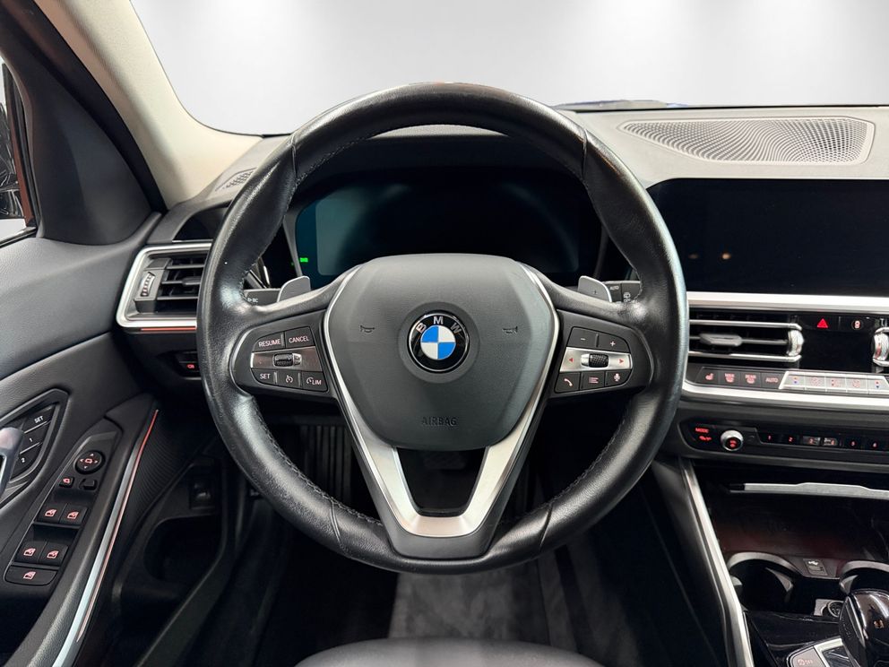 BMW 330 i xDrive Touring Sport Line Memoy+Navi+SHZ