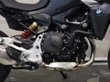 BMW F 900 R DEAL-BOXENSTOP Triple Black Dynamik/ Komfort Pak.