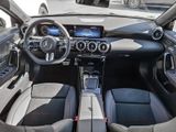 MERCEDES-BENZ A 200 d Kompakt AMG NIGHT SPUR PANO DISTR PDC