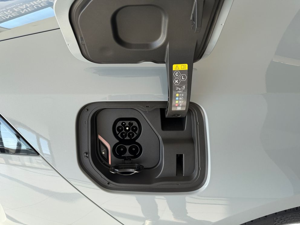 BMW i3 50 xDrive First Edition AHK+H&K+HUD DW 0,25%