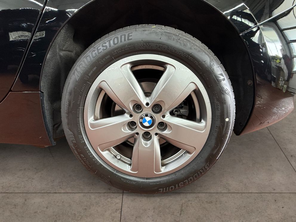 BMW 116 d Modell Advantage SHZ+LED+PDC+HUD+Navi