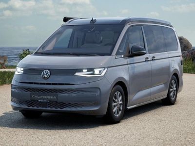 VW California Beach Camper Motor: 2,0 l TDI SCR 110 kW Getriebe: 7-Gang-Doppelkupplungsgetriebe Radstand: 3124 mm LÜ