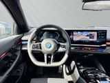BMW 550 e xDrive Limo M-SportPRO B&W Autobahnass.