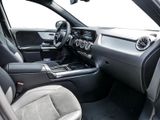 MERCEDES-BENZ GLA 200 AMG NIGHT SPUR DISTR PANO AHK 360 PDC