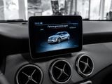 MERCEDES-BENZ GLA 180 Sport Utility Vehicle AHK PDC SHZ
