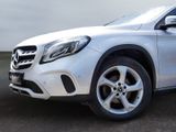MERCEDES-BENZ GLA 180  KAMERA PANO SPUR PDC SHD SHZ