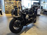 TRIUMPH Bonneville Bobber Black Heckumbau+Auspuff