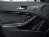 MERCEDES-BENZ GLA 180 Sport Utility Vehicle AHK PDC SHZ