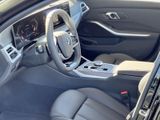 BMW 318 i Touring PDCv+h Rückfahrkam. Navi LED Sportsitze