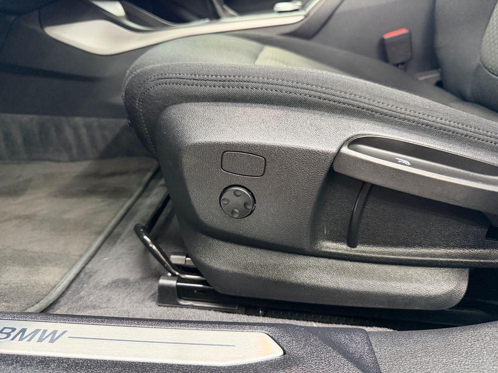 BMW 116 d Modell Advantage SHZ+LED+PDC+HUD+Navi