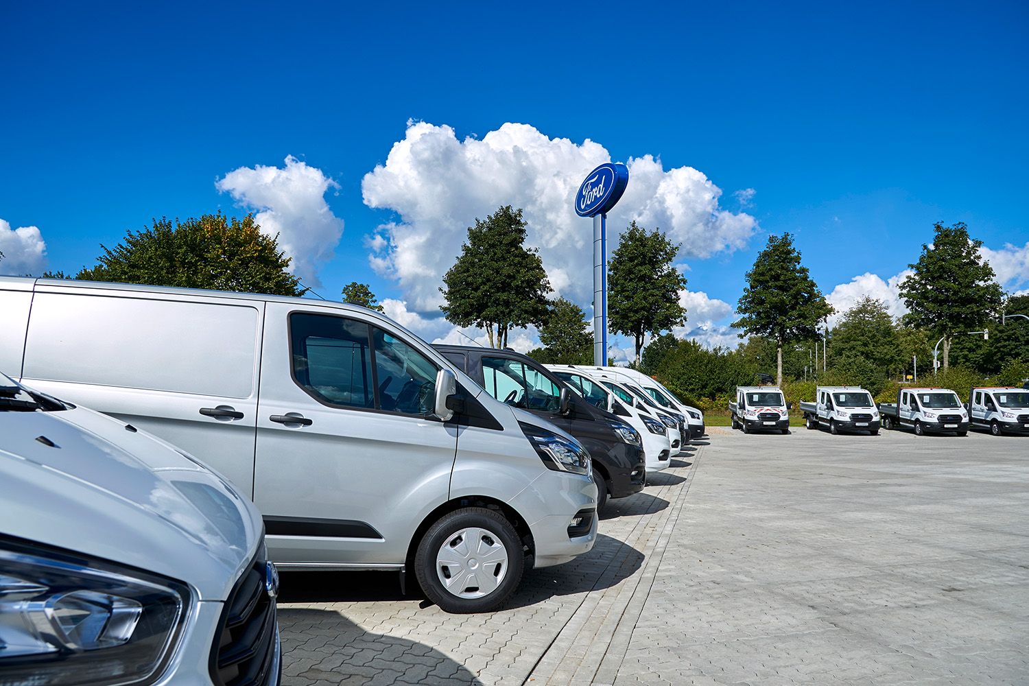 Autohaus Häufle & Lundt Transit Center Hohenwestedt Gebrauchtwagenpräsentation