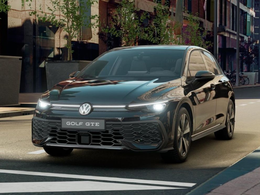 VW Golf GTE 1.5 eHybrid PANO+NAVI+SITZHZ+ACC+PDC
