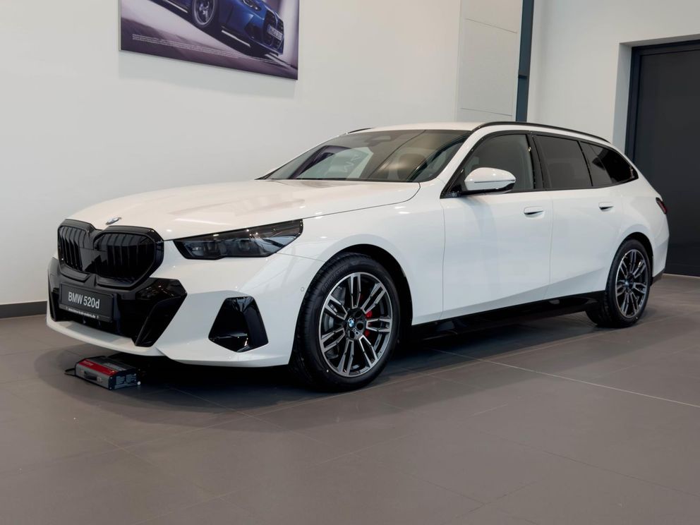 BMW 520 d M Sport Touring ACC LenkradHZG LED 360 Kamera HarmanKardon