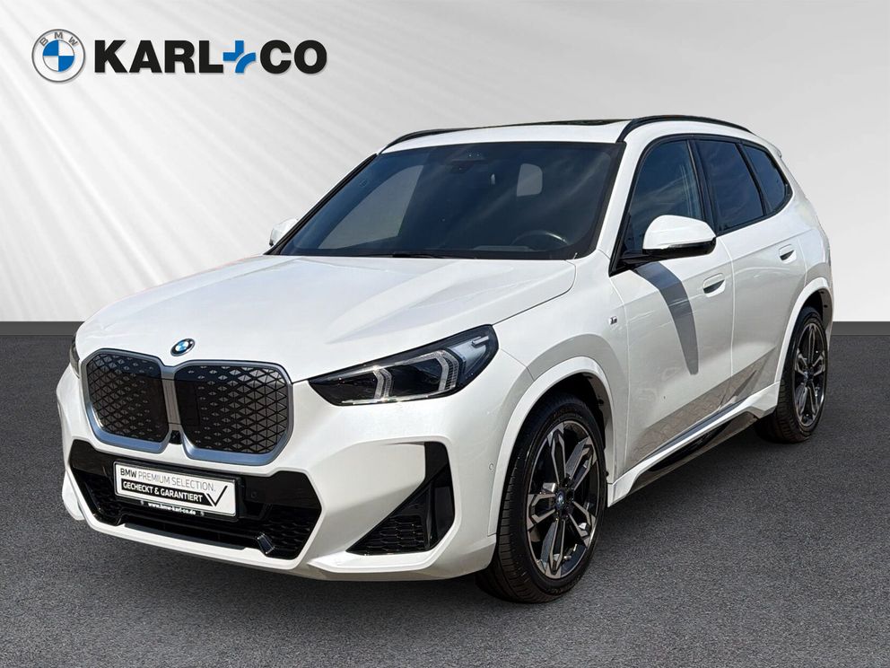 BMW iX1 20 eDrive M Sport elektr.Pano HUD E-Sitze DAB