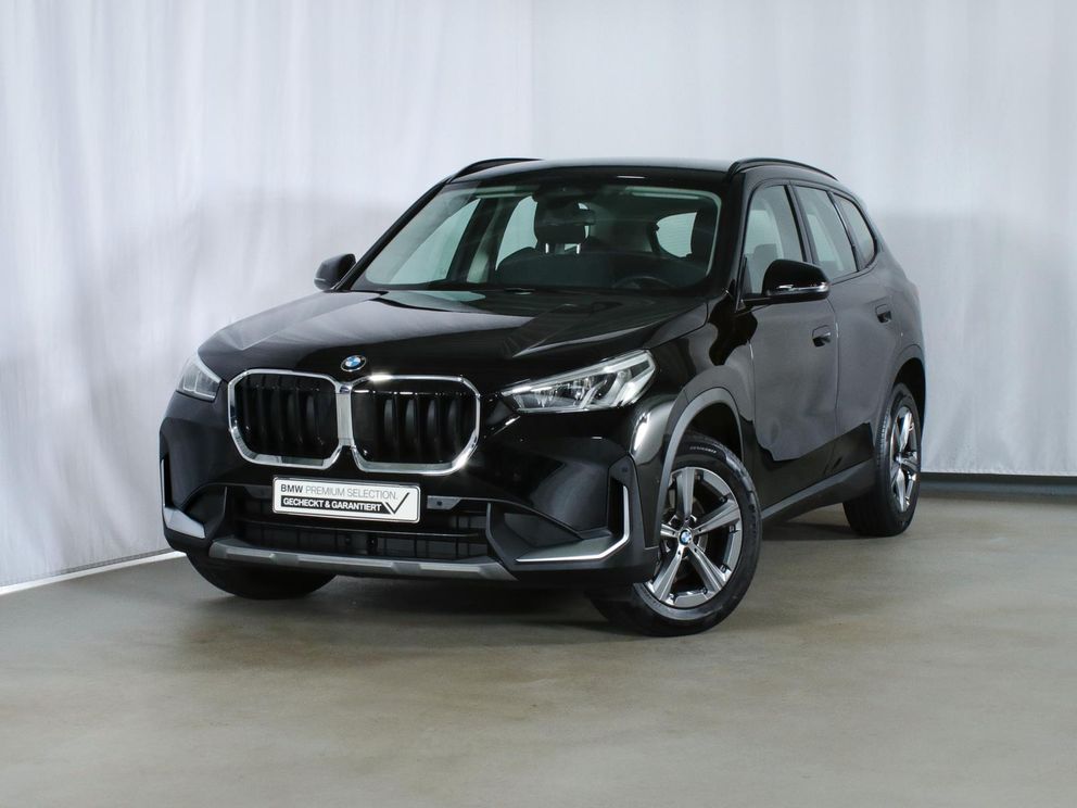 BMW X1 18i9 AHK Sportsitz SHZ Kamera Parkaisstent