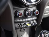 MINI Cooper SE Navi LED Apple CarPlay digitales Cockpit Mehrzonenklima 2-Zonen-Klimaautom
