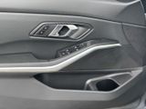 BMW 320 d xDrive M Sport AHK Soundsystem LED HUD Kamera Leder
