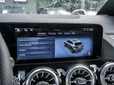 MERCEDES-BENZ GLA 200 d // AMG Navi LED Distr Spur PDC AHK