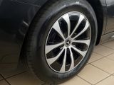 MERCEDES-BENZ E 220 d T // AVANTGARDE AHK DISTR KAMERA SPUR