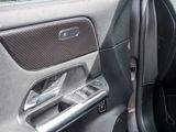 MERCEDES-BENZ GLA 200 d // AMG Navi LED Distr Spur PDC AHK