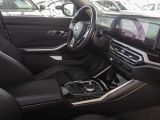 BMW 320 d+Panorama+Navi+HUD+RFK+eSitze+LenkradHZG+PDC
