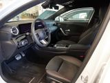 MERCEDES-BENZ A 200 d // AMG SPUR KAMERA PDC SHZ