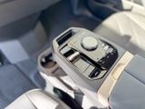 BMW iX 40 xDrive Park-Assistent ACC LenkradHZG Rückfahrkam. 360 Kamera NP.88.670,-