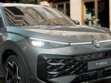 VW T-Roc R-Line 1.5 eTSI SITZHZ+AHK+ACC+PDC+CARPLAY