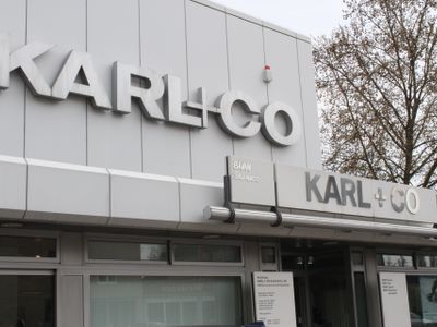 Karl+Co Schriftzug