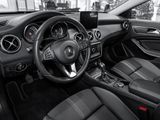 MERCEDES-BENZ GLA 180 Sport Utility Vehicle AHK PDC SHZ