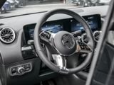 MERCEDES-BENZ GLA 200 PROGRESSIVE SPUR 360 PDC SHZ