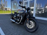 TRIUMPH Bonneville Bobber MY26 Kurven-ABS