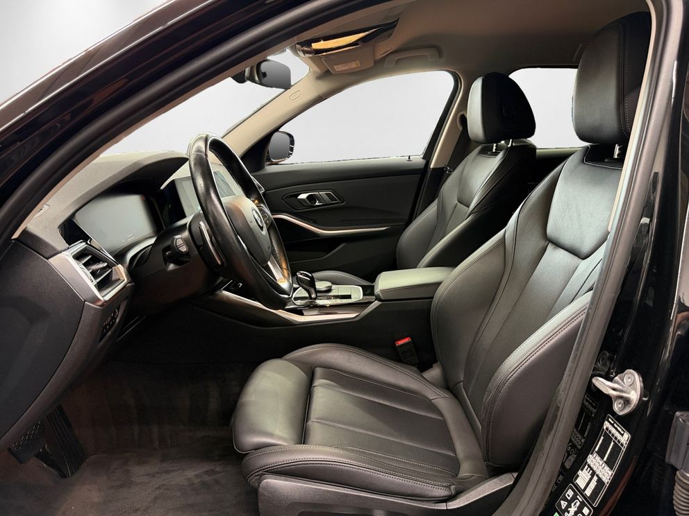 BMW 330 i xDrive Touring Sport Line Memoy+Navi+SHZ