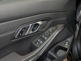 BMW 330 i touring Luxury Line DISTR PANO SPUR PDC