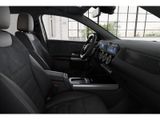 MERCEDES-BENZ GLA 200 AMG DISTR KAMERA SPUR PDC SHZ