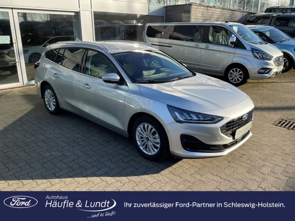 FORD Focus Turnier Titanium Navi digitales Cockpit LED Dyn. Kurvenlicht Scheinwerferreg.