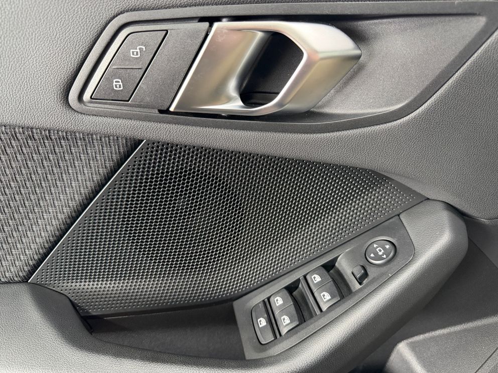 BMW 116 d Modell Advantage SHZ+LED+PDC+HUD+Navi